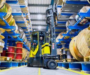 Aisle-Master Schmalgangstapler im Regallager
