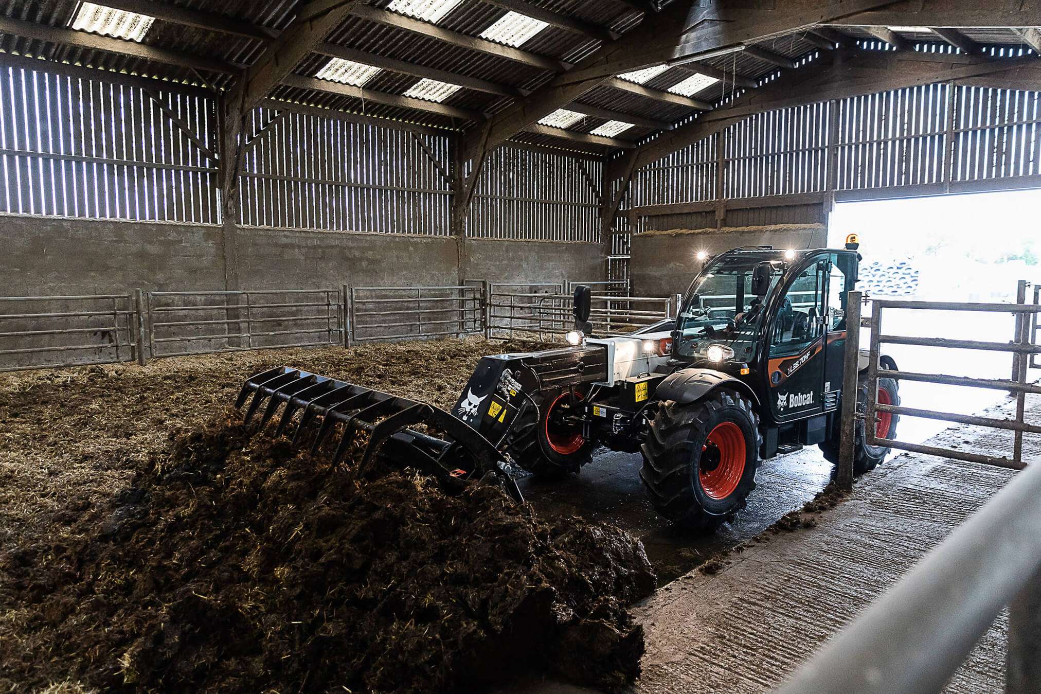 Bobcat TL38.70HF Landwirtschafts-Teleskoplader im Einsatz