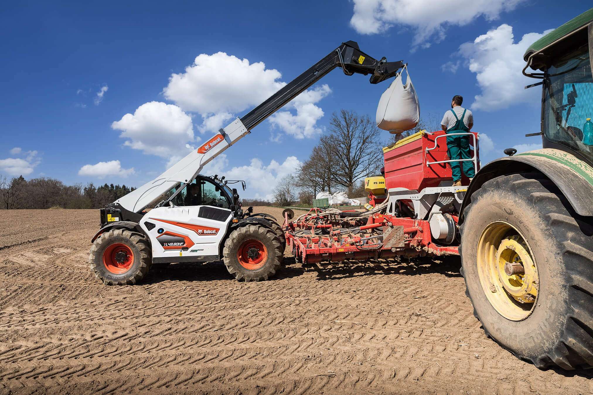 Bobcat TL43.80HF Landwirtschafts-Teleskoplader im Einsatz