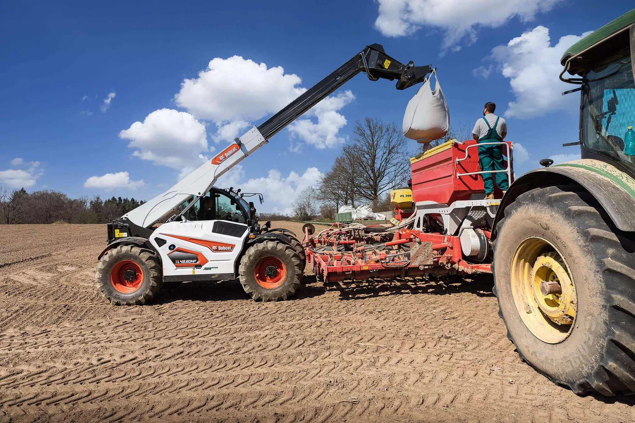 Bobcat TL43.80HF Landwirtschafts-Teleskoplader im Einsatz