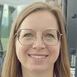 Jasmin Schönberger, Bürokauffrau